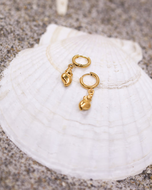 Elegant 18K gold huggie earrings with sea shell details
